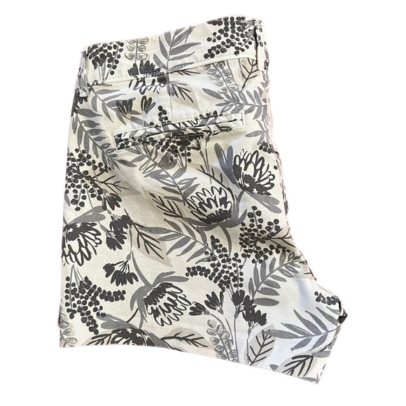 Old Navy Pixie Shorts Women’s Size 4 - Picture 3 of 7